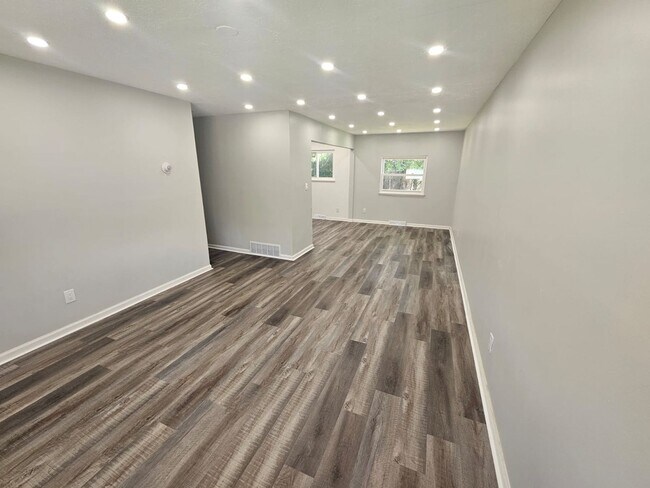 Building Photo - 5661 Lafayette Ave
