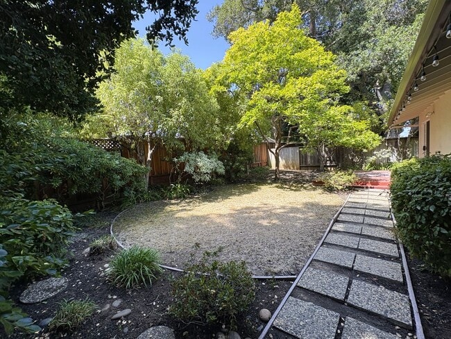 Building Photo - Stunning 4-Bedroom Home with Pool, Solar P...