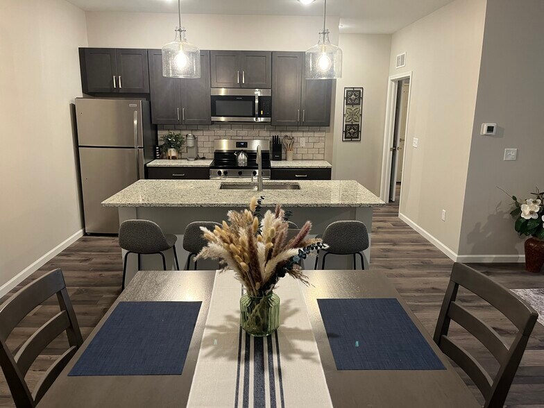 Building Photo - 2087 Community Ln