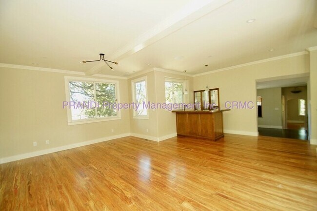 Building Photo - 317 Montecito Dr