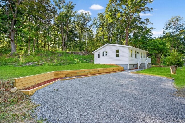 Building Photo - 2091 Maple Ave