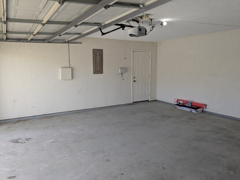 Building Photo - 2410 Cordoba Dr