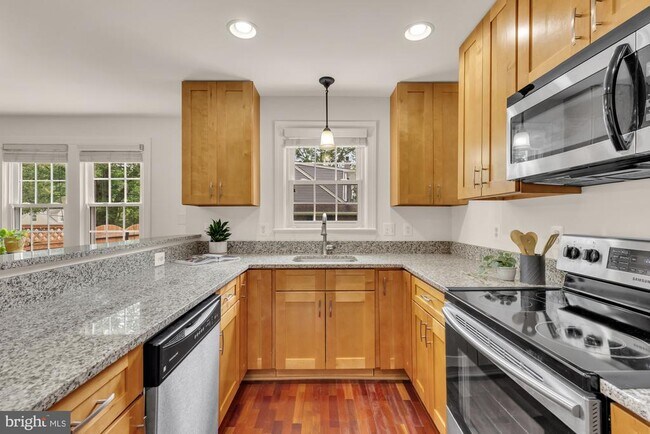 Building Photo - 8604 Woodlawn Ct