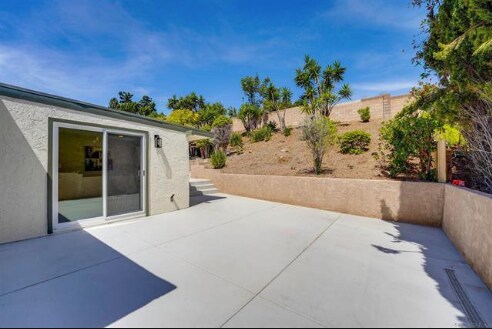 Building Photo - 856 La Tierra Dr