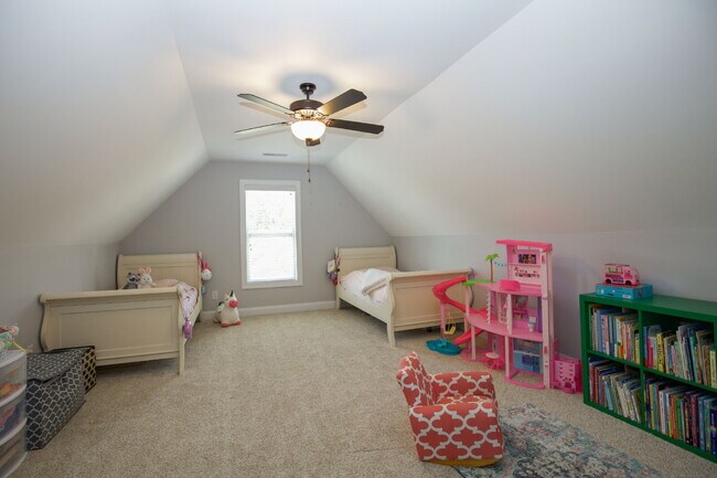 Building Photo - "Spacious 4-Bedroom Gem with 2.5 Baths at ...