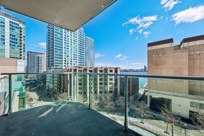 Building Photo - 20 Newport Pkwy