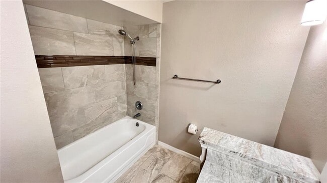 Building Photo - 5167 Lazy Oaks Dr
