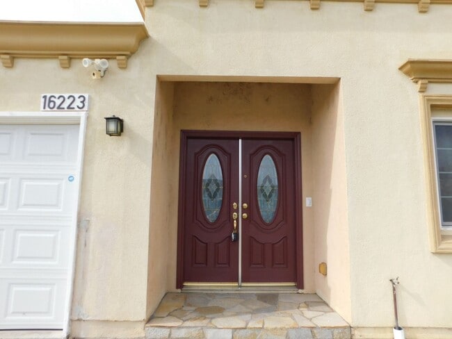 Building Photo - Beautiful single story 3 bedroom, 2 bathroom home in Fountain Valley