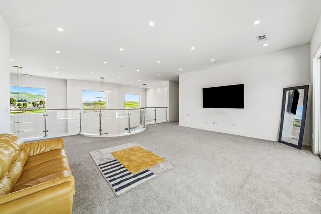 Building Photo - 7778 Laguna Heights Ct