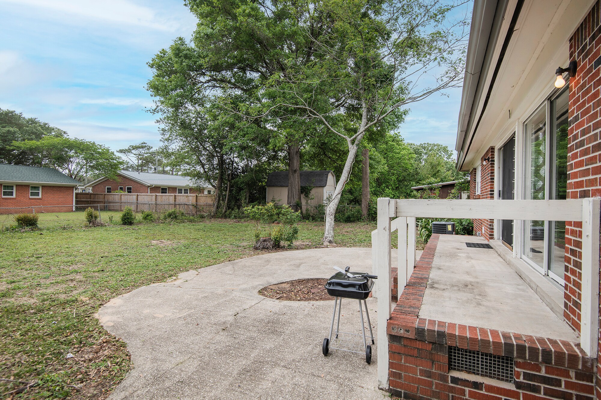 Building Photo - 3831 Forest Glen Dr