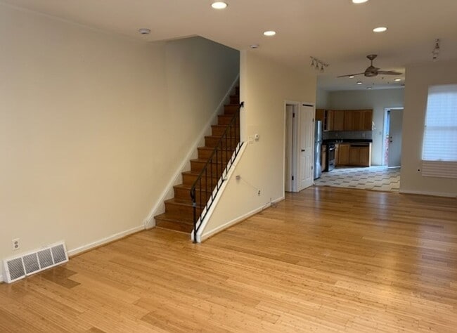 Building Photo - 1809 W Thompson St