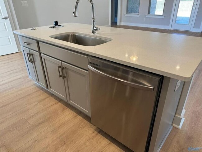 Building Photo - 172 Shangrila Wy