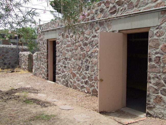Building Photo - 412 E Baltimore Dr