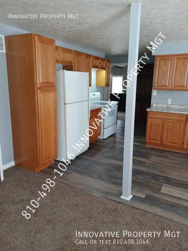 Building Photo - 1124 W Bergin Ave