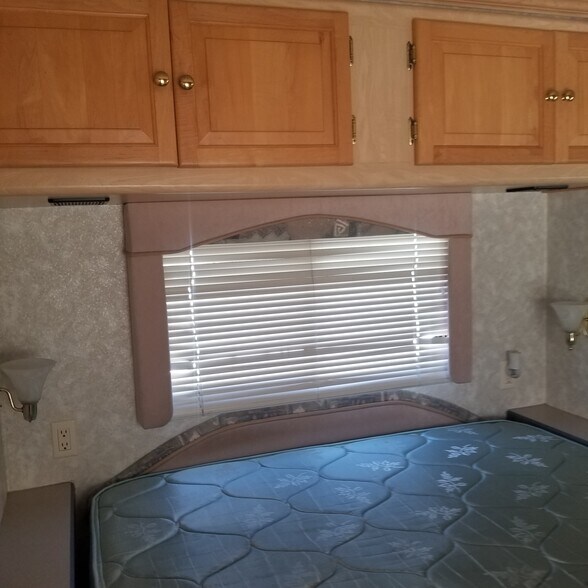 Building Photo - 218 W Carson St