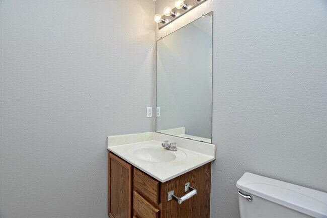 Building Photo - 102 Blanco Woods Blvd