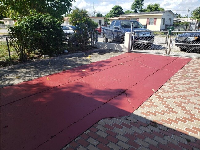 Building Photo - 1370 NW 116th Terrace