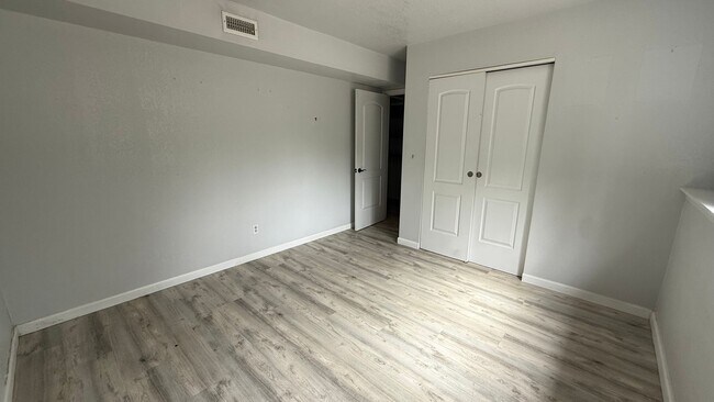 Building Photo - 20251 Eagle River Rd