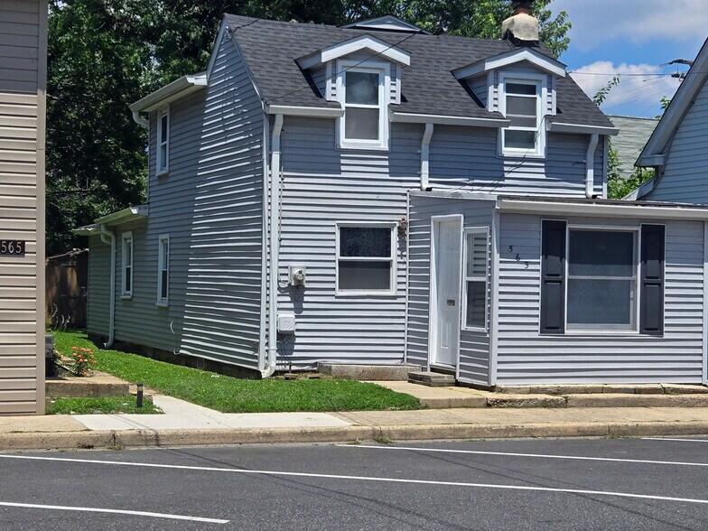 Building Photo - 563 Pennington Ave