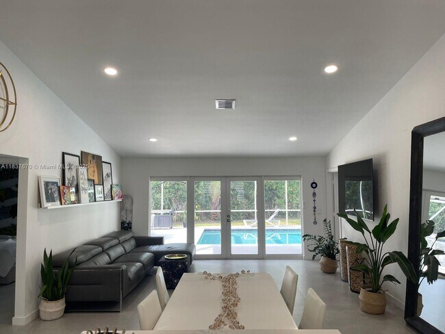 Building Photo - 21281 Hazelwood Ln