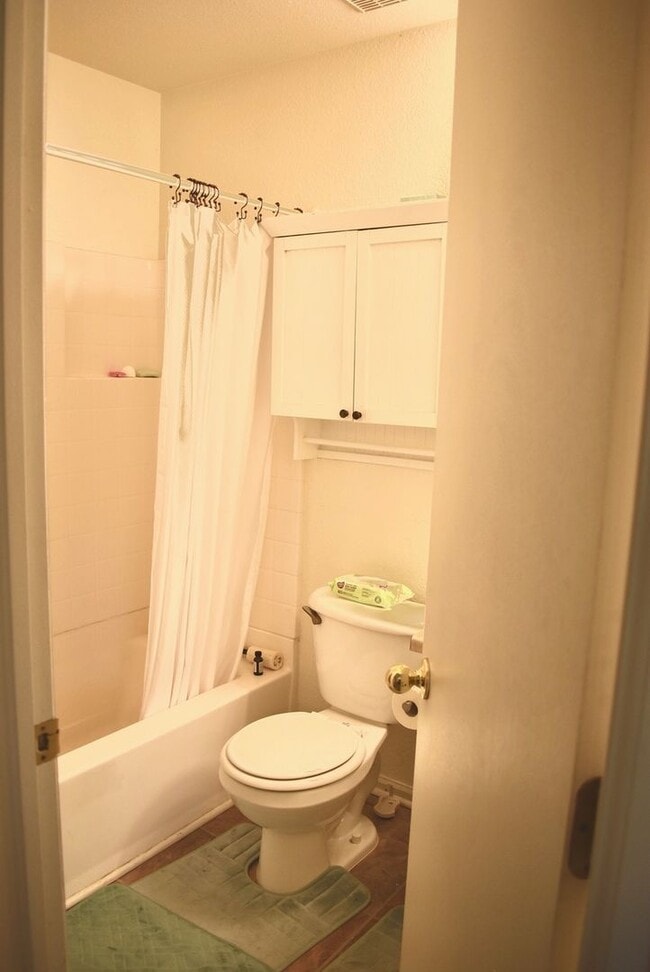 Building Photo - Beautiful 3 Bedroom/ 2.5 Bathroom Home in Northglenn Available May!!