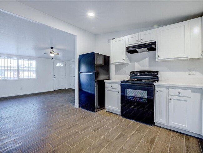 Building Photo - Fully Remodeled 2 Bedroom Home – Modern Co...