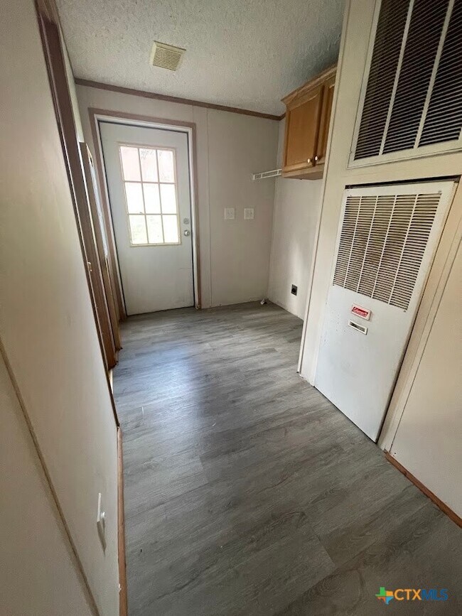 Building Photo - 1201 Island View Dr