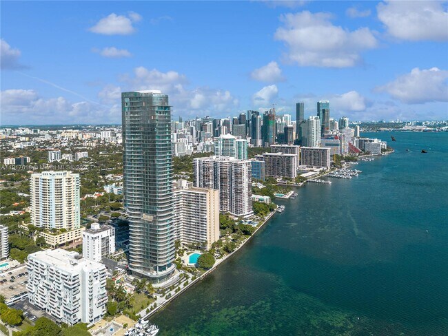 Building Photo - 145 SE 25th Rd