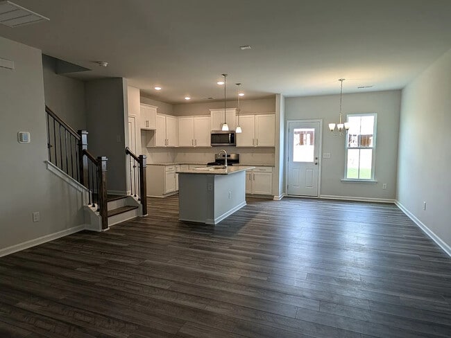 Building Photo - 588 Glen Clova Dr