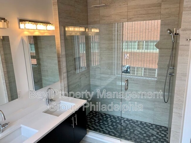 Building Photo - 842 N American St