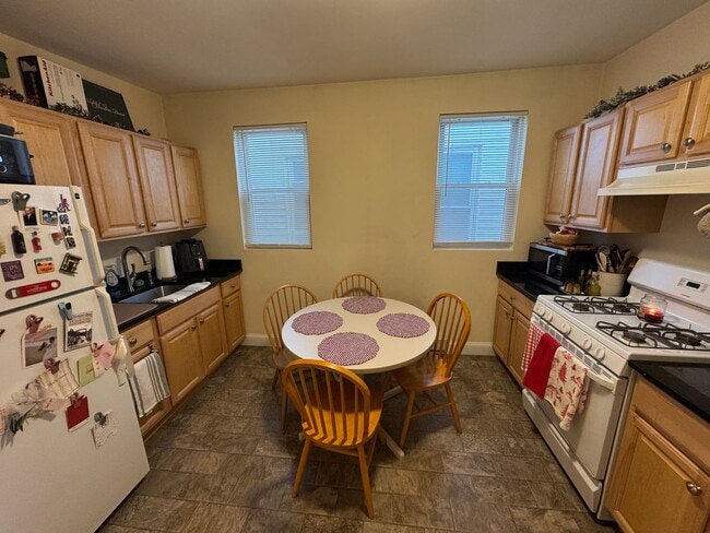 Building Photo - 220 Middlesex Ave