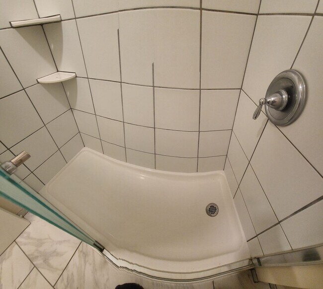 Building Photo - 5 Bedroom 3 bathroom in close proximity to POLY CAMPUS!