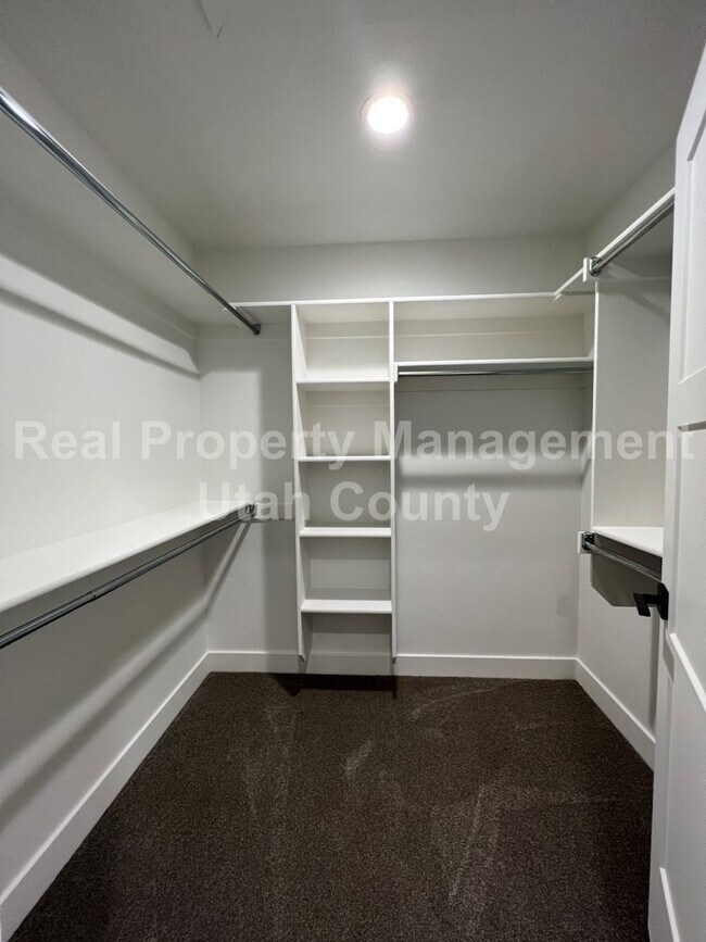 Building Photo - American Fork Town home small pet friendly