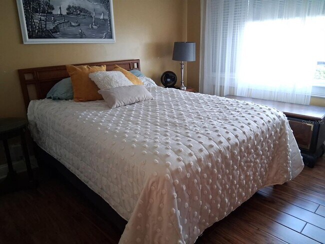 Building Photo - 12213 Saddle Strap Row