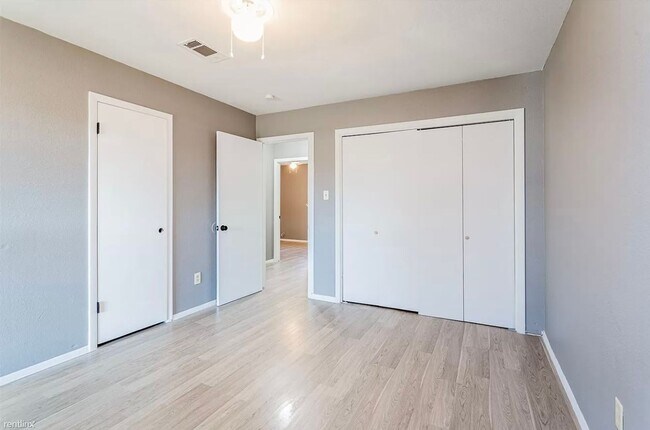 Building Photo - 4900 E Stassney Ln