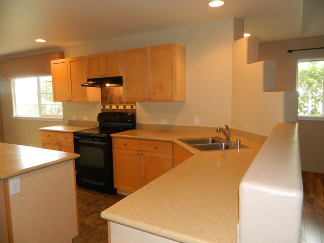 Building Photo - Beautifully Upgraded 3BR/2BA Home in Luala?i Subdivision