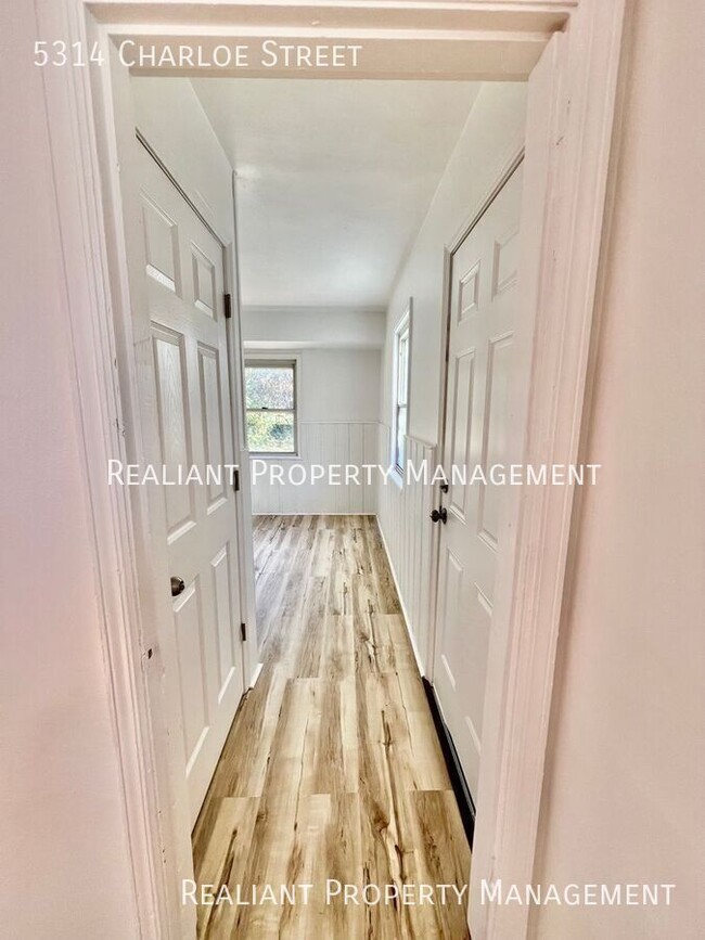 Building Photo - 5314 Charloe St