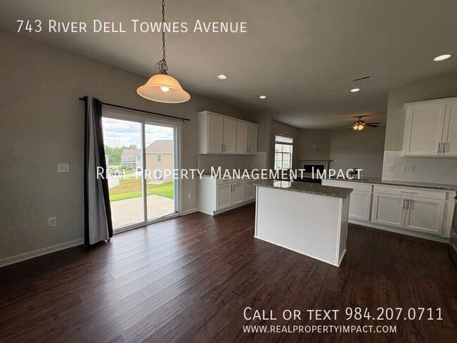 Building Photo - 743 River Dell Townes Ave.