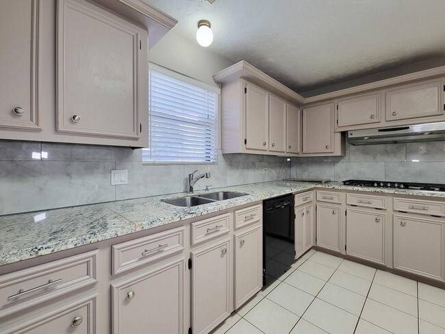 Building Photo - 17326 Ponderosa Pines Dr