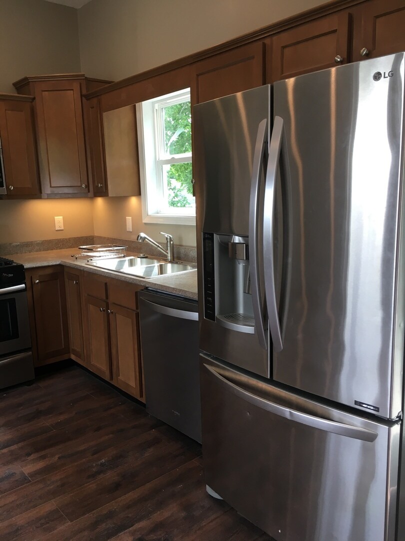 Building Photo - 621 E Chestnut St