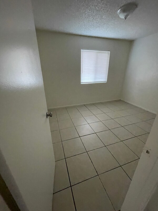 Building Photo - 429 S Backer Ave