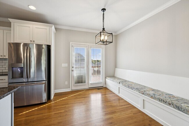 Building Photo - Welcome home to this beautifully maintaine...