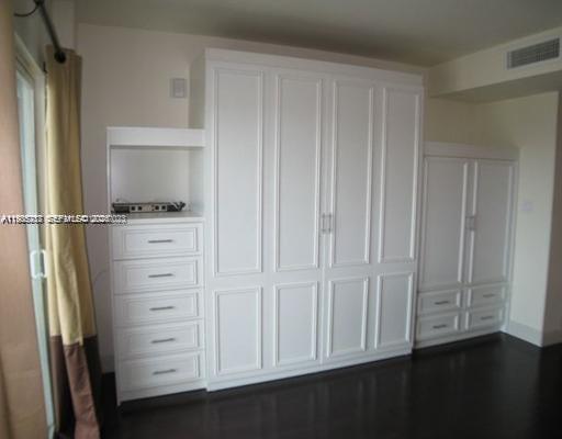 Building Photo - 2740 SW 28th Terrace