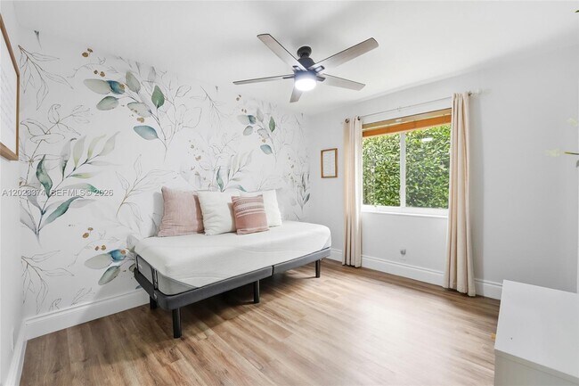 Building Photo - Northwest 9th Drive, Pembroke Pines, FL 33029 - 4 BR 2 BA single-family home