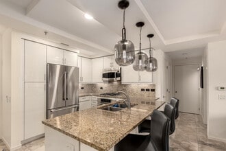 Building Photo - 7131 E Rancho Vista Dr