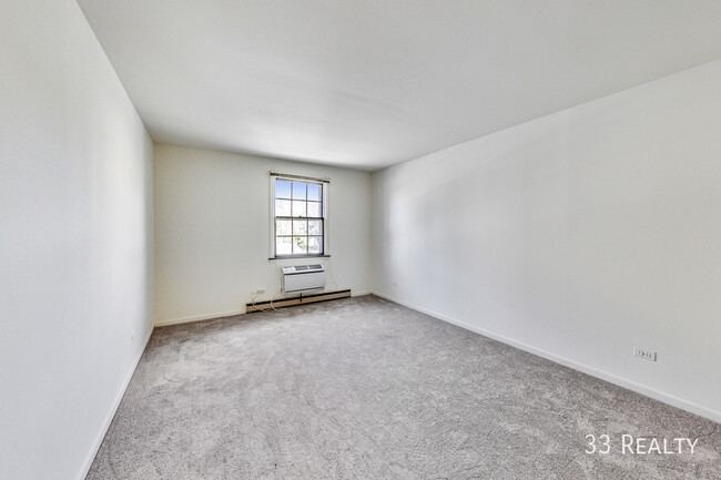 Building Photo - Oak Lawn / The Vine Apartments / 1 Bed / P...