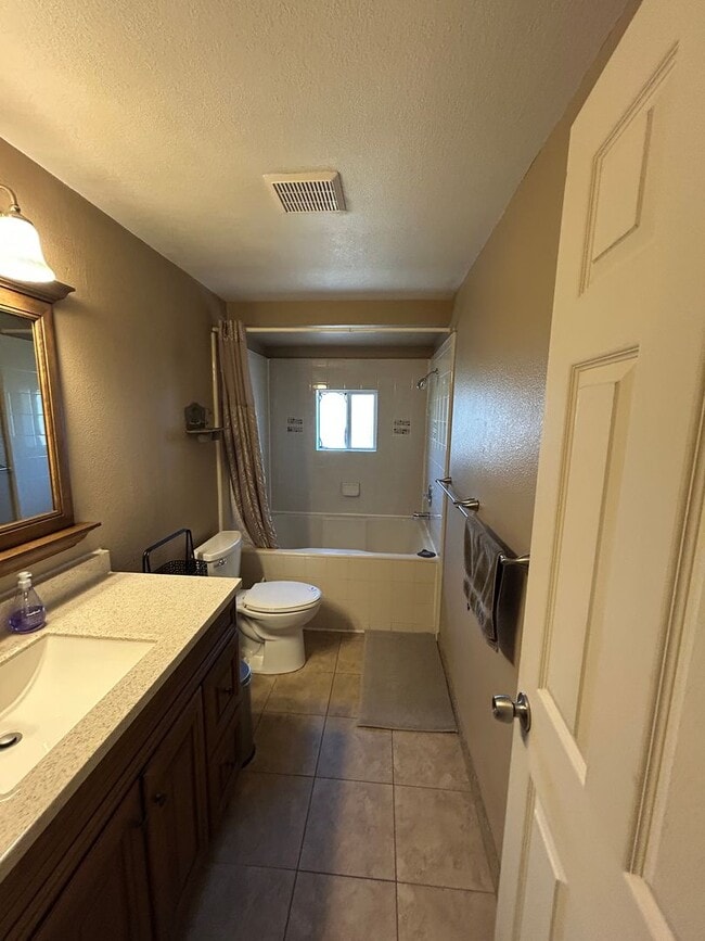 Building Photo - Rare short term lease with this 3/2 in Lake of the PInes - May or June-October