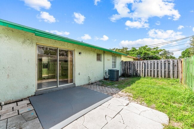 Building Photo - 4783 Gulfstream Rd