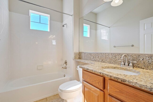 Building Photo - Main Level Living in Pine Creek...Views ar...