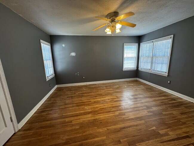 Building Photo - Amazing home in Tech Terrace